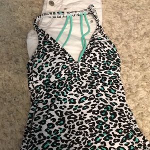 NWOT Venus swim tankini with removable pads